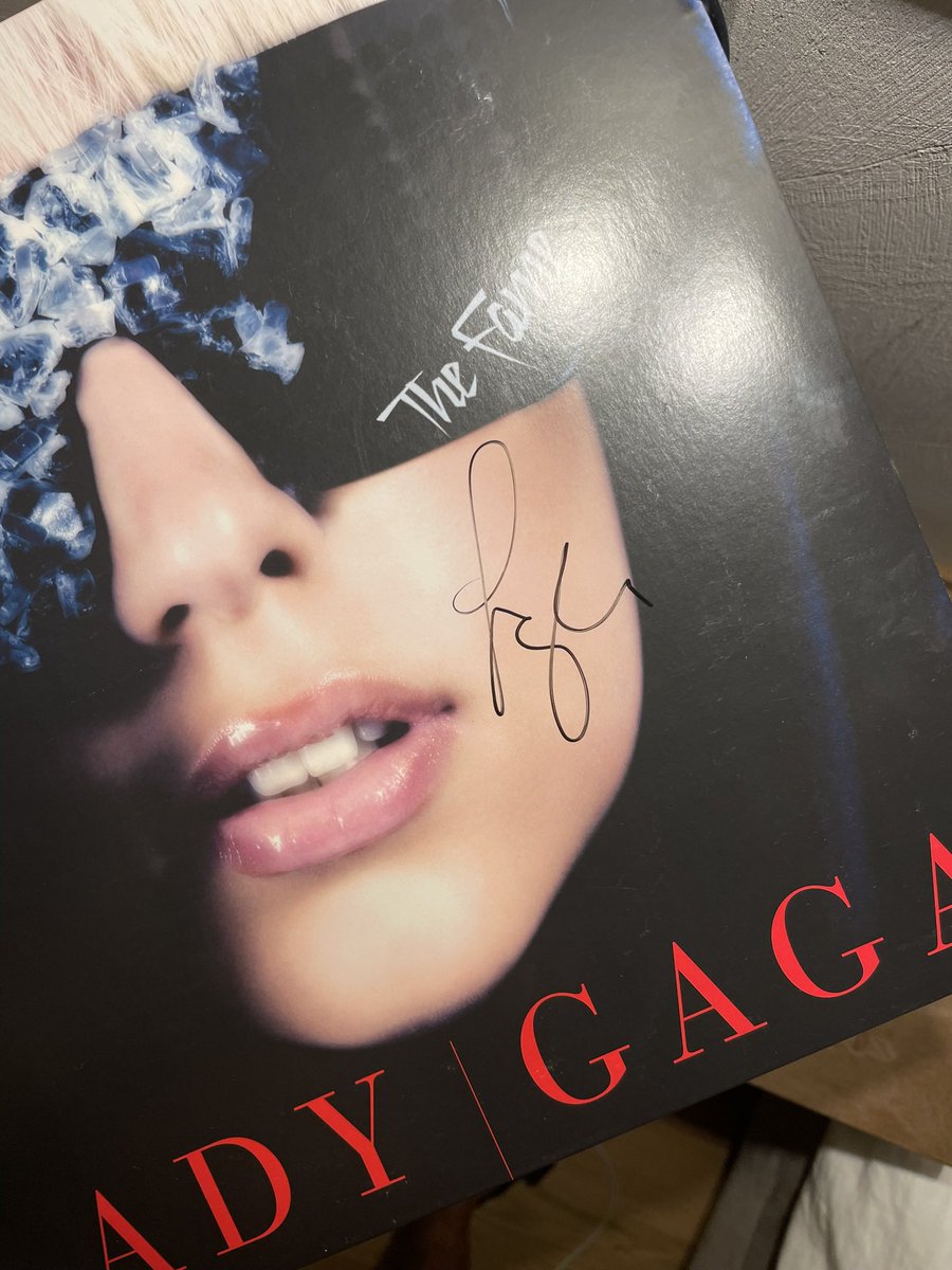 PhiGil's tweet photo. @santander_br Me ajuda a reencontrar a Gaga de novo! Preciso retribuir a fofoura do nosso primeiro encontro…. https://t.co/JJiacs0E8N