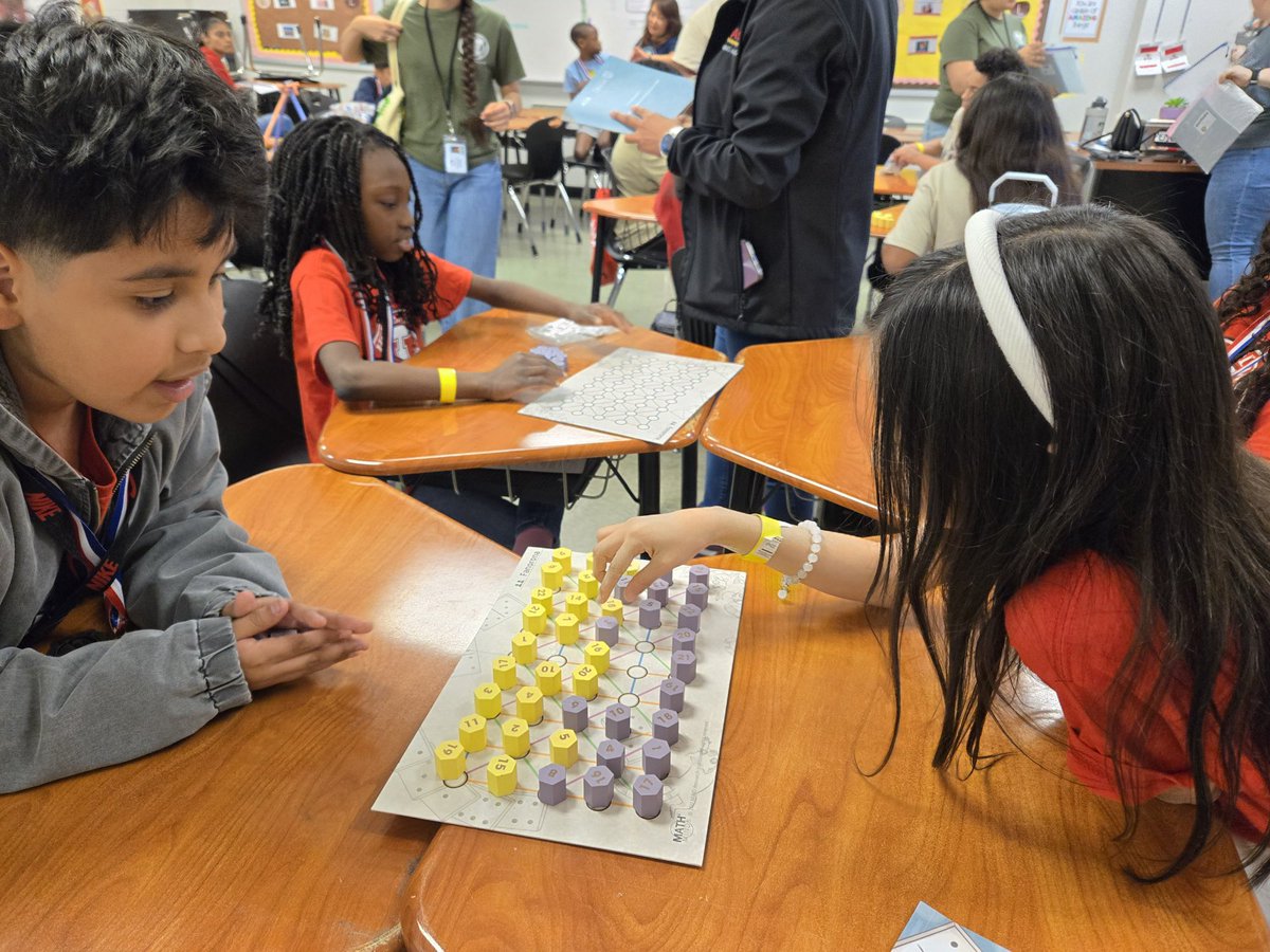 Hill_AISD's tweet photo. Our scholars are mastering the Science and Math challenges at the AldineISD Day of Design ! 🧠🔬🧮 @AldineISD #AldineImpact @STARS_902 @MsPenaAISD @TrejoFuentes1 https://t.co/PGw3P6iyxm