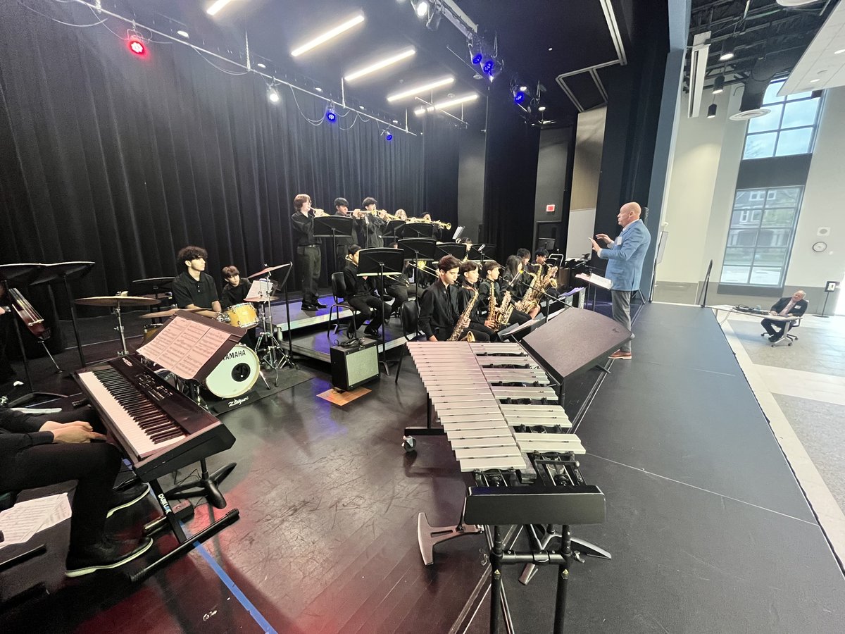 The Indian Trail Jazz Ensemble traveled to Hinsdale Middle School this morning to perform in the IGSMA State Jazz Contest. They performed exceptionally well and received a Superior Rating! Congrats Braves!! 😎🎵🎷🎺