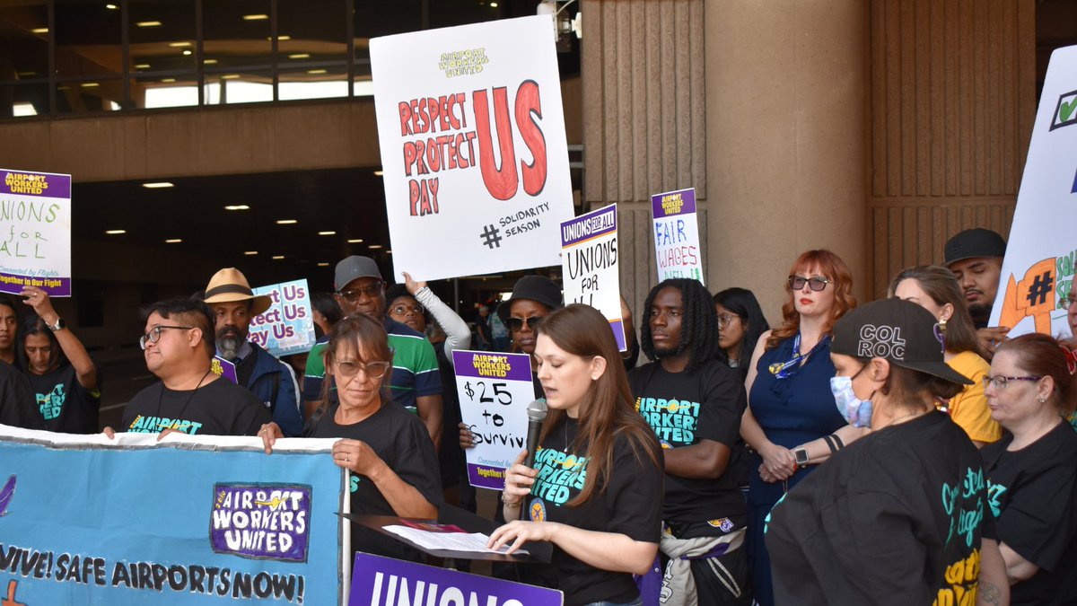 GoodAirports's tweet image. ICYMI: Phoenix Sky Harbor Int'l Airport service workers rallied this week for a $25 wage standard for service workers! Airline greed hurts workers and passengers alike. Airlines must end poverty wages now—or elected leaders must step in and act!