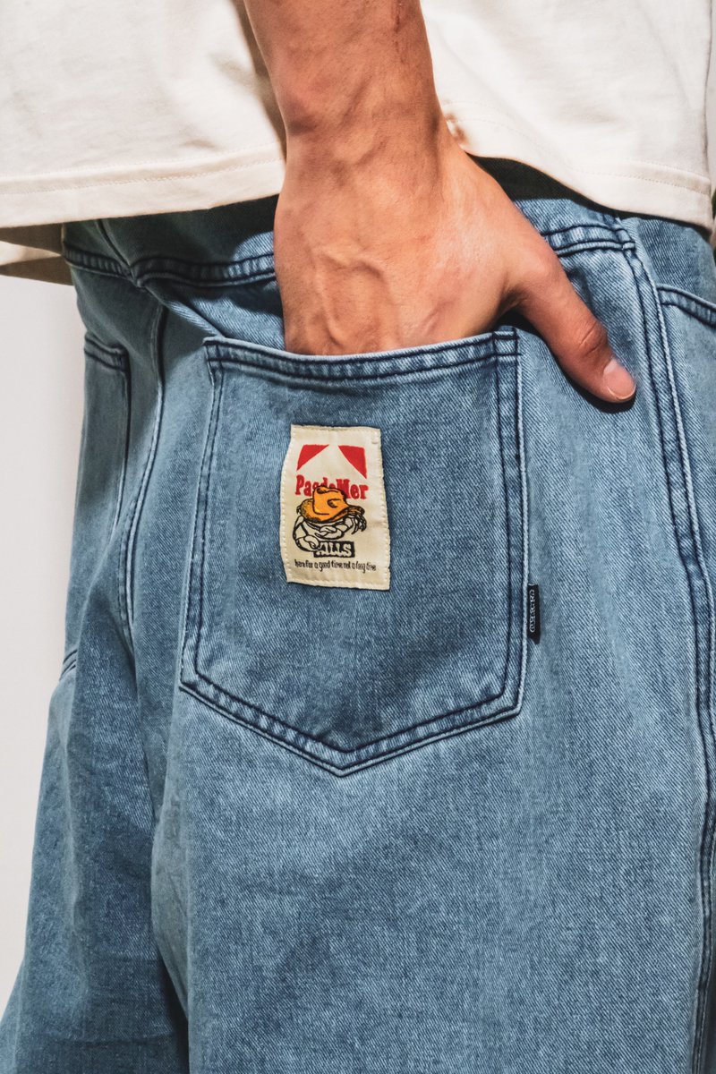 Karmaloop's tweet photo. Pas De Mer's Italian denim. A understated yet essential piece to add to your collection 🔥

Checkout more of their pieces in the Karmaloop app 📲

#Karmaloop #PasDeMer #Denimshorts #Denim #Italianfashion https://t.co/JfdW8tKry4