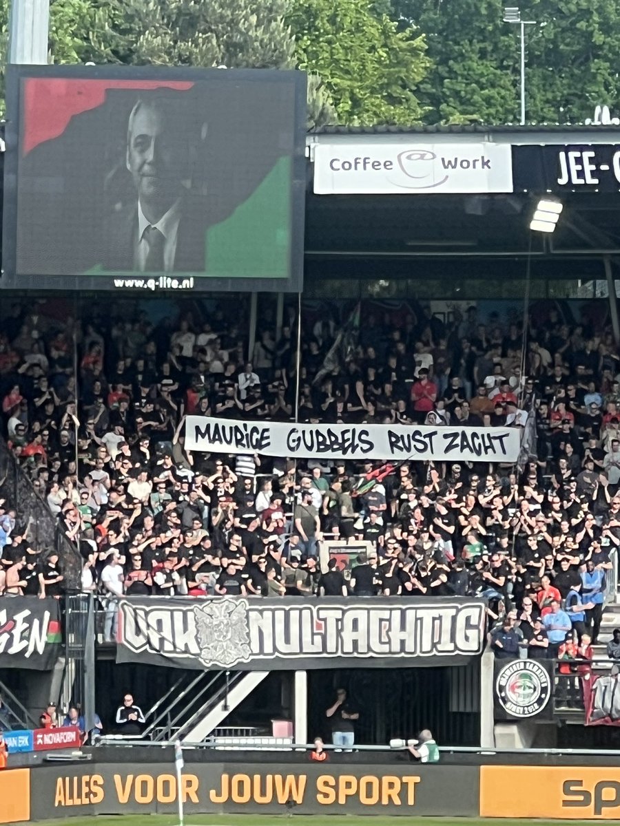 Eerbetoon aan oud keeper en medewerker van NEC Maurice Gubbels. Hij overleed deze week op 61 jarige leeftijd. #necnijmegen #necwil