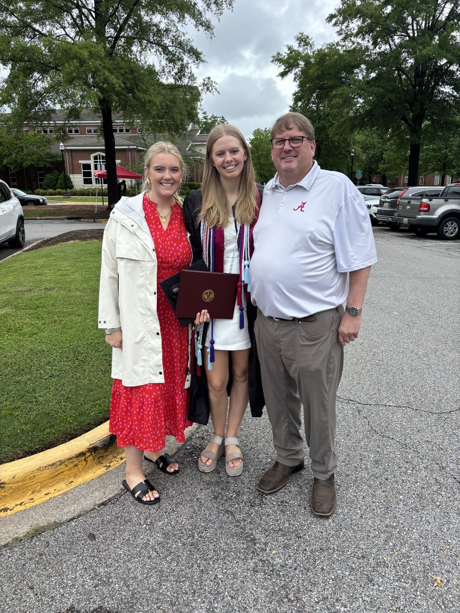 kendrickreaves's tweet photo. Congrats Maggie and Welcome to the Alumni #RollTideForLife #WhereLegendsAreMade @UofAlabama How it started…How it is going https://t.co/xnwESkuEg8