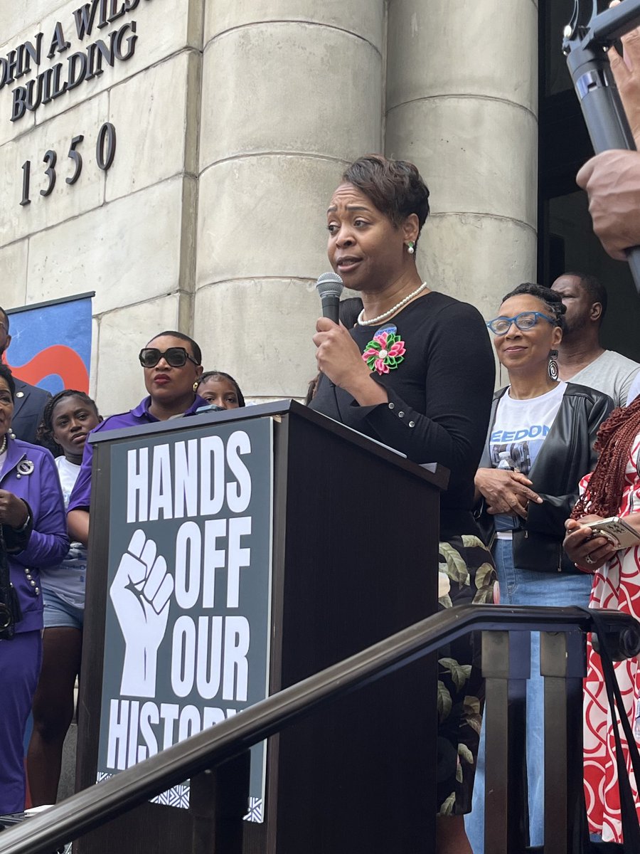 dberrygannett's tweet image. Divine Nine represented at a rally in D.C. supporting @NMAAHC and the preservation of Black history. @AAPolicyForum, @NCBCP, @TJC_DC,