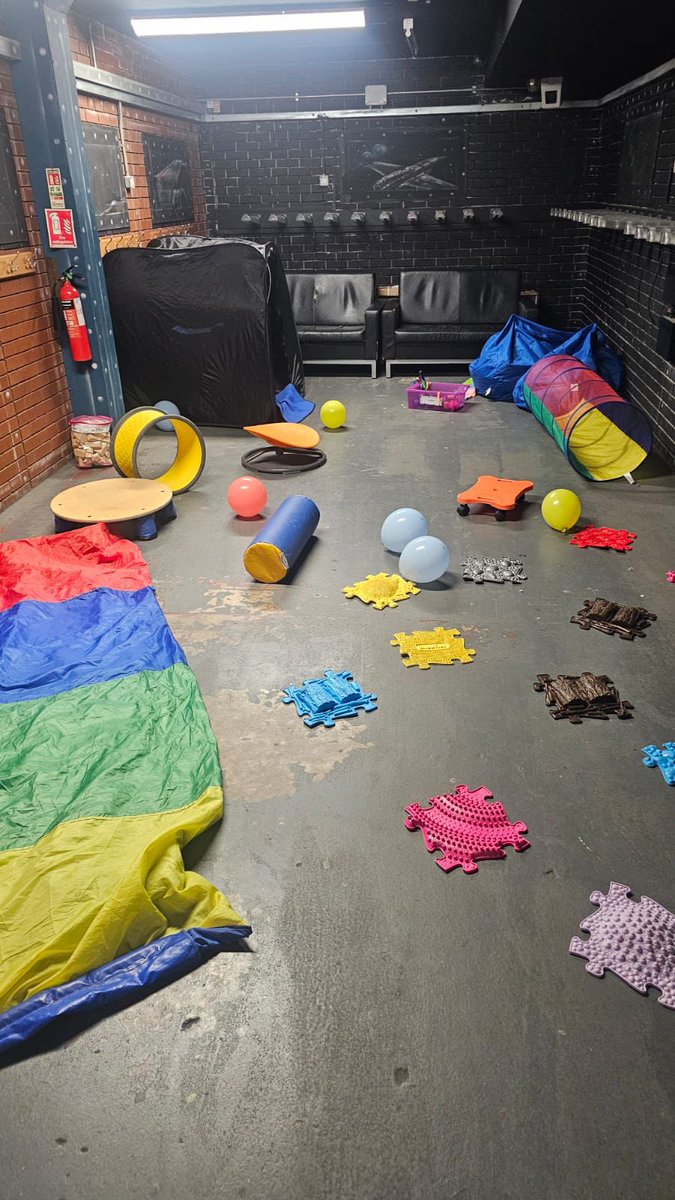 Huge thanks to <a href="/Better_NI/">Better Belfast</a> for providing us with a space at Ozone for tomorrows marathon

As you can see we have a fully kitted out sensory room for any of our pupils that get overwhelmed &amp; need a break from the carnival atmosphere… STG fully ready for marathon!! <a href="/marathonbcm/">BelfastCityMarathon</a>