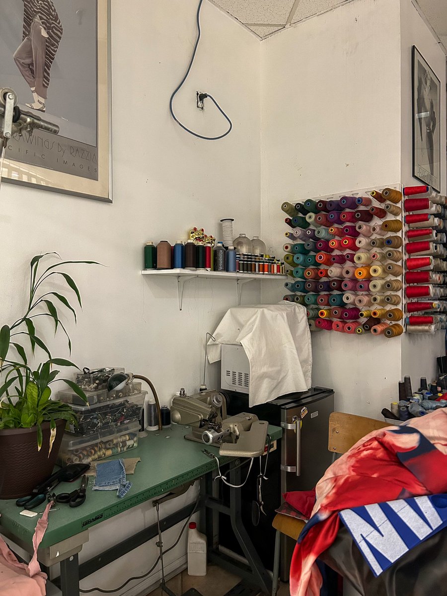 janinerosx's tweet image. i have a crush on creative spaces.