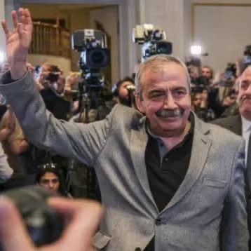 Güle güle Sırrı abi 
Oxır be Sırrı abi