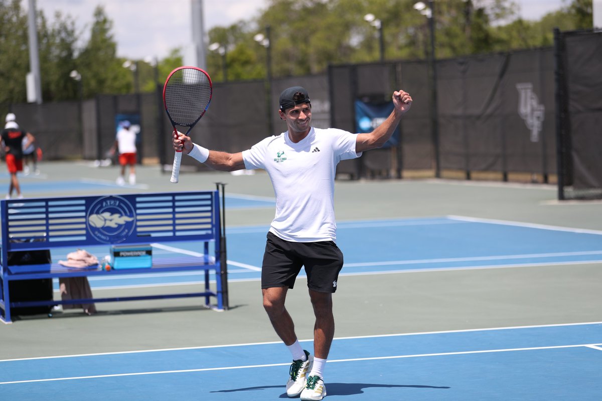Llanes picks up our first point of the day!
USF 1 | UF 2

#HornsUp 🤘 x  #NCAATennis
