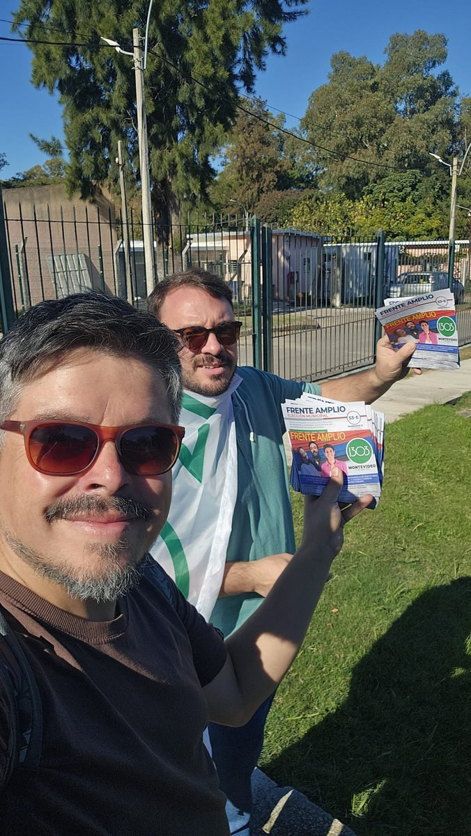 Gonzalo Reboledo (@g_reboledo) on Twitter photo Recorriendo diferentes barrios de Montevideo, militando la intendencia y los municipios del <a href="/Frente_Amplio/">Frente Amplio</a> Recorriendo diferentes barrios de Montevideo, militando la intendencia y los municipios del <a href="/Frente_Amplio/">Frente Amplio</a>