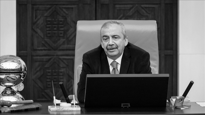 TBMM Başkan Vekili Sayın Sırrı Süreyya Önder’in hayatını kaybetmesinden dolayı derin bir üzüntü duyuyorum.
Şahsım,  Cumhuriyet Meclisi’ne mensup Milletvekilleri ve Kıbrıs Türk halkı adına başta ailesi olmak üzere Anavatanımıza ve Türk Milletine başsağlığı diliyorum.”