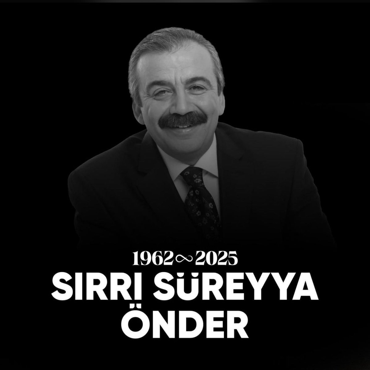 Güzel insanlar tek tek bırakıp gittiler.
#SırrıSüreyyaÖnder