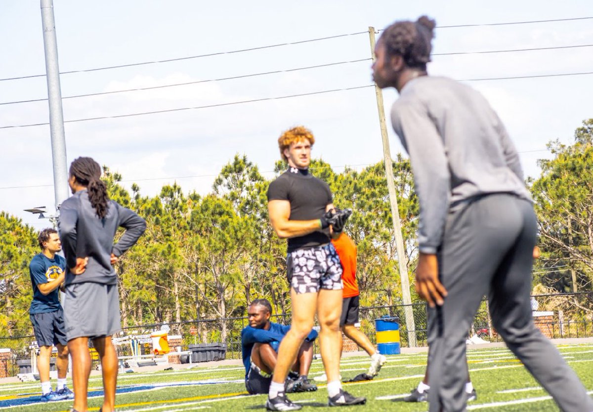 Noah Lospinoso 6’5 3 ⭐️ TE (@noahlospinoso) on Twitter photo ‼️6’5 230 TE‼️
From last season, to this season, to now. Gained over 15 lbs of muscle since the end of the season while becoming much more faster and explosive. In love with every part of this game <a href="/Godsgift_Nate/">Nate Paxton</a> <a href="/damehova9/">Damon Simmons</a> <a href="/ONEWAYINC1/">ONEWAY INCORPORATED</a> <a href="/TopPreps/">SPORTS NEWS, VIDEOS, GRAPHICS, EXPOSURE & MORE</a> <a href="/jameswjonesiv/">IV</a> <a href="/FeltonBiz/">Justin R. Felton, Sr.</a> <a href="/LL7NV/">College Recruiter</a> ‼️6’5 230 TE‼️
From last season, to this season, to now. Gained over 15 lbs of muscle since the end of the season while becoming much more faster and explosive. In love with every part of this game <a href="/Godsgift_Nate/">Nate Paxton</a> <a href="/damehova9/">Damon Simmons</a> <a href="/ONEWAYINC1/">ONEWAY INCORPORATED</a> <a href="/TopPreps/">SPORTS NEWS, VIDEOS, GRAPHICS, EXPOSURE & MORE</a> <a href="/jameswjonesiv/">IV</a> <a href="/FeltonBiz/">Justin R. Felton, Sr.</a> <a href="/LL7NV/">College Recruiter</a>