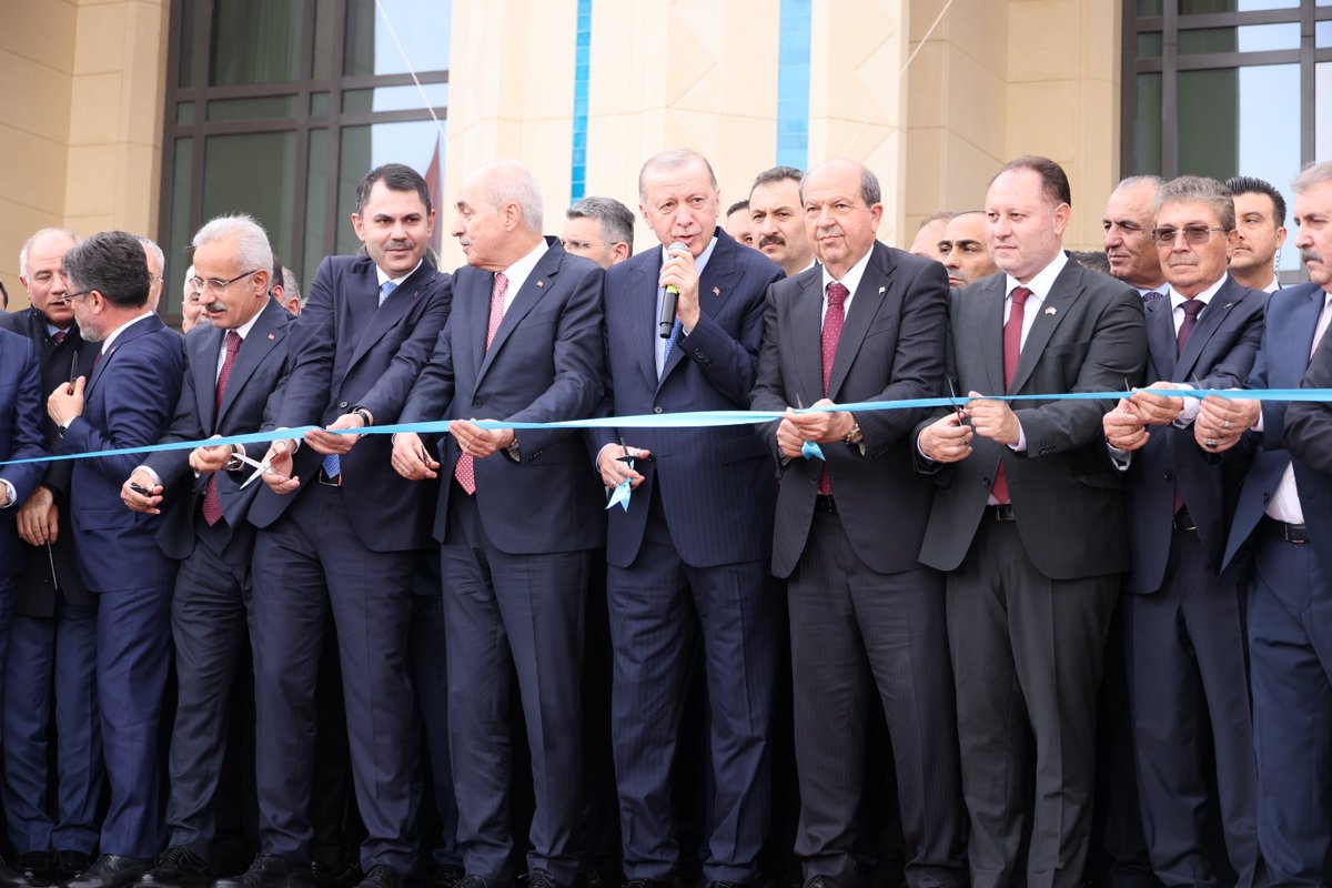 KKTC Cumhurbaşkanlığı ve Cumhuriyet Meclisi yeni binalarını açılış kurdelesini hayırlısı ile kestik. Ülkemize ve Türk Milletine hayırlı olsun.