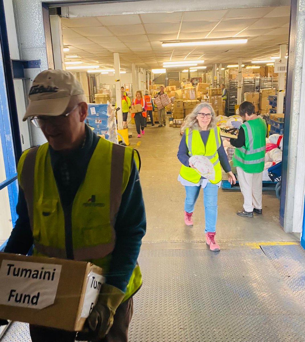 tumainifund's tweet photo. More photos of the wonderful people packing the container today. 💕🇬🇬💕🇹🇿 https://t.co/9MrzQIFtLy