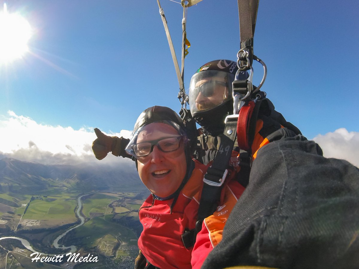 WanderLust1280's tweet image. Skydiving in New Zealand was one of the best travel adventures I have had.  Learn everything you need to know about skydiving in New Zealand in my New Zealand Skydiving Guide.  #NewZealand #Skydiving #Travel wanderlustphotosblog.com/2019/10/22/eve…