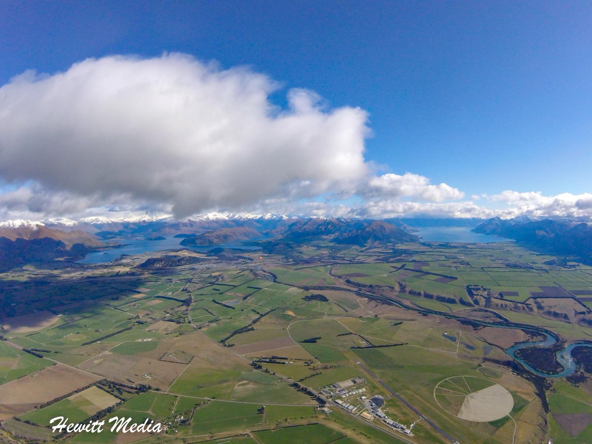 WanderLust1280's tweet image. Skydiving in New Zealand was one of the best travel adventures I have had.  Learn everything you need to know about skydiving in New Zealand in my New Zealand Skydiving Guide.  #NewZealand #Skydiving #Travel wanderlustphotosblog.com/2019/10/22/eve…