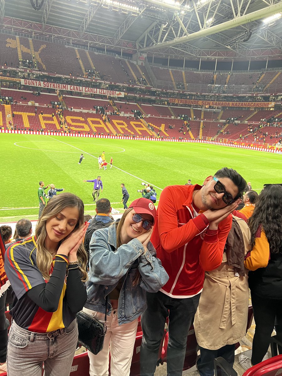 Pervin Dmrts (@pervindmrts) on Twitter photo Good night 💤 <a href="/Fenerbahce/">Fenerbahçe SK</a> Good night 💤 <a href="/Fenerbahce/">Fenerbahçe SK</a>