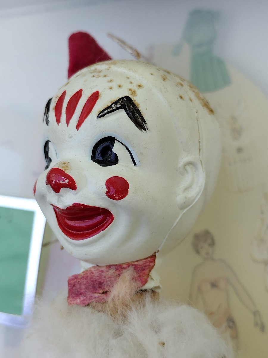 DannyFantod's tweet image. Auction in Baldwin City, KS. Tag says &quot;Won in French Quarter, Honeymoon, June 1957&quot;. 
#Vintage #Pickers