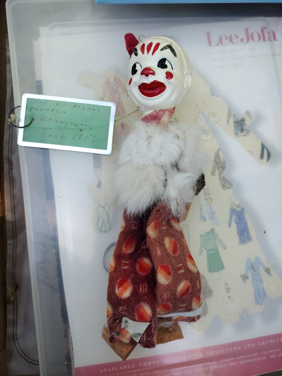 DannyFantod's tweet image. Auction in Baldwin City, KS. Tag says &quot;Won in French Quarter, Honeymoon, June 1957&quot;. 
#Vintage #Pickers