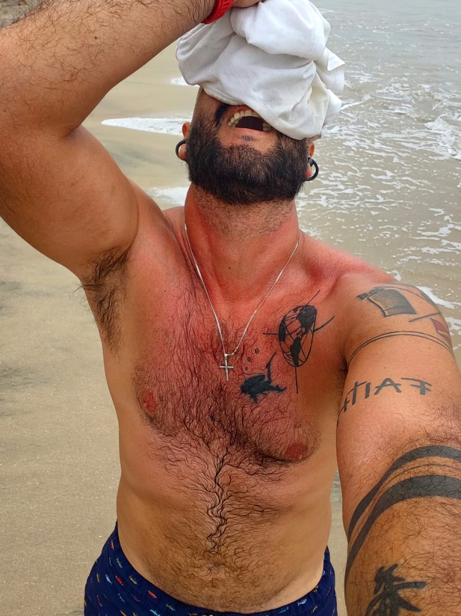 AbogadoFeroz's tweet photo. Festeja siempre tus logros, por más pequeños que sean. Feliz Feriado. #AfterRunning #CoolDown #Feriado https://t.co/WcL5o4nMe5