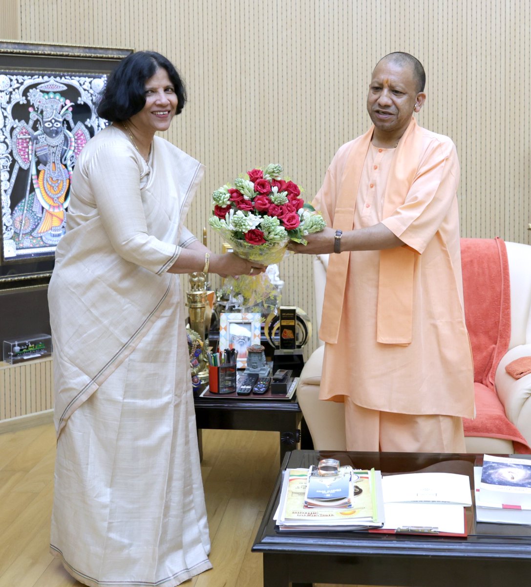 मुख्यमंत्री श्री <a href="/myogiadityanath/">Yogi Adityanath</a> जी महाराज से आज लखनऊ में अलीगढ़ मुस्लिम विश्वविद्यालय की कुलपति प्रो. नईमा खातून जी ने शिष्टाचार भेंट की।