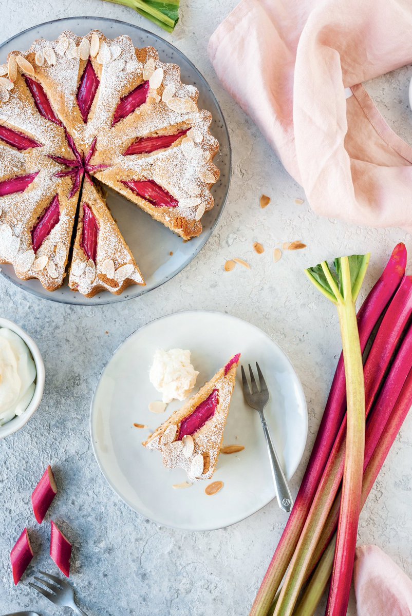 savorylens's tweet photo. Saftiger Rhabarber-Mandel-Kuchen
Säuerlicher Rhabarber trifft auf aromatische Mandeln – dieser Kuchen ist einfach himmlisch! Außen leicht knusprig, innen wunderbar saftig.
Wer liebt Rhabarber auch so sehr wie ich? https://t.co/bwfNXB930y https://t.co/yYrtRFQ4Pa