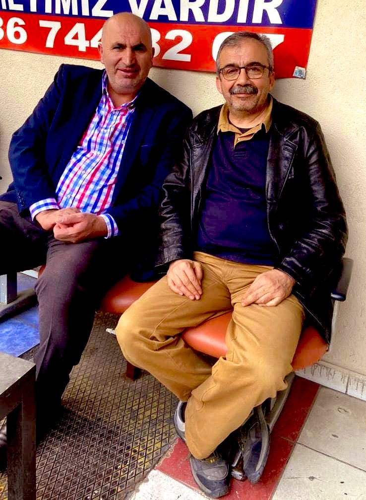 TBMM Başkanvekili ve DEM Parti İstanbul Milletvekili Sırrı Süreyya ÖNDER Hayatını Kaybetti. Kendisine Allah’tan Rahmet Ailesine ve Yakınlarına Başsağlığı Dileriz.
<a href="/TBMMresmi/">TBMM</a> <a href="/DEMGenelMerkezi/">DEM Parti</a> <a href="/BilkonBitlis/">Bitlis Konfederasyonu BİLKON</a>