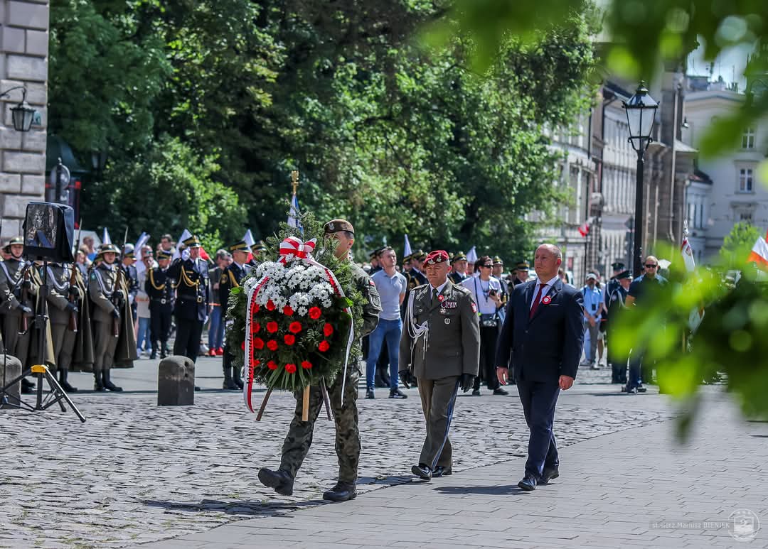 D2KP_DKL's tweet photo. 📍 #GarnizonKraków | 3 Maja Kraków świętował 234. rocznicę uchwalenia Konstytucji 3 Maja. 

informacje w linku 💬ℹ️👇
https://t.co/JghsmjWeQP

---
@DowOperSZ @MON_GOV_PL 
@DGeneralneRSZ @SztabGenWP https://t.co/EnSRcRUPWJ