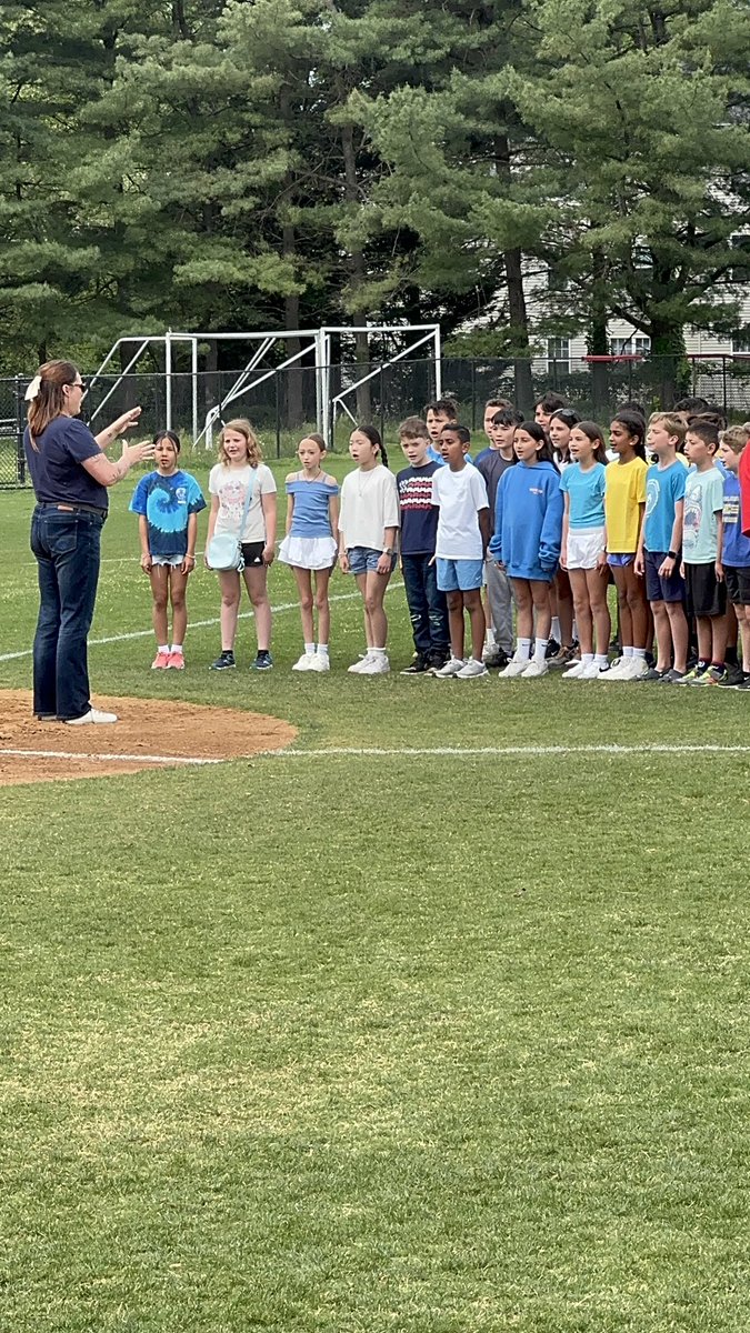 QOHS_AP_Program's tweet photo. The Rachel Carson Chorus sang the National Anthem today at the @QuinceOrchardHS baseball game vs Sherwood. They did a great job! They will become Falcons next year and then eventually Cougars! πΎ
#QOHS
#RCES
#QOpride
#Herons https://t.co/RufCOa8FV3