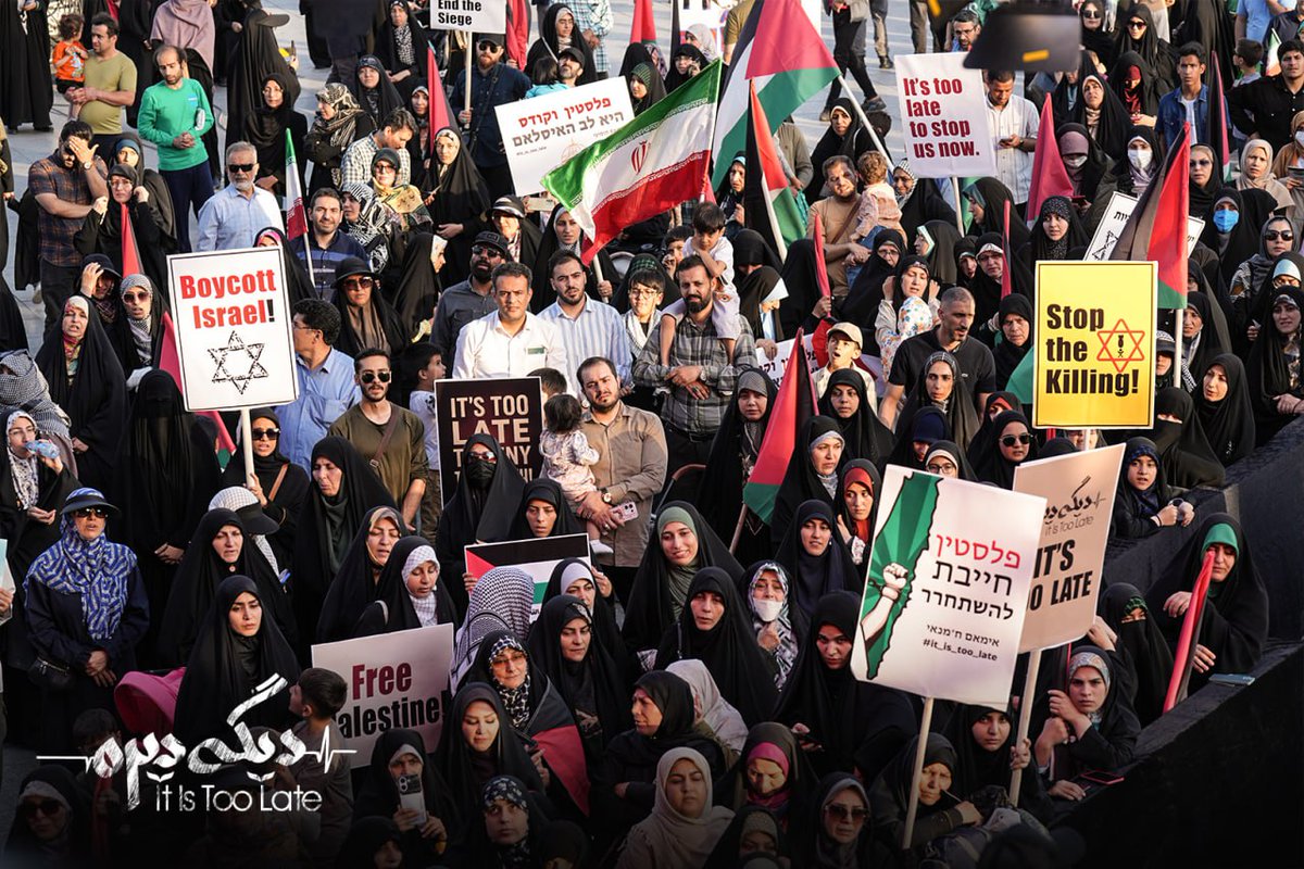 Saranami5's tweet photo. A crowd of people shouting with all their hearts: "Break the silence, it's too late."
#It_Is_Too_Late
#GazaIsTheLine
Iran / Friday / Imam Hossein Square https://t.co/1742nuEvWQ