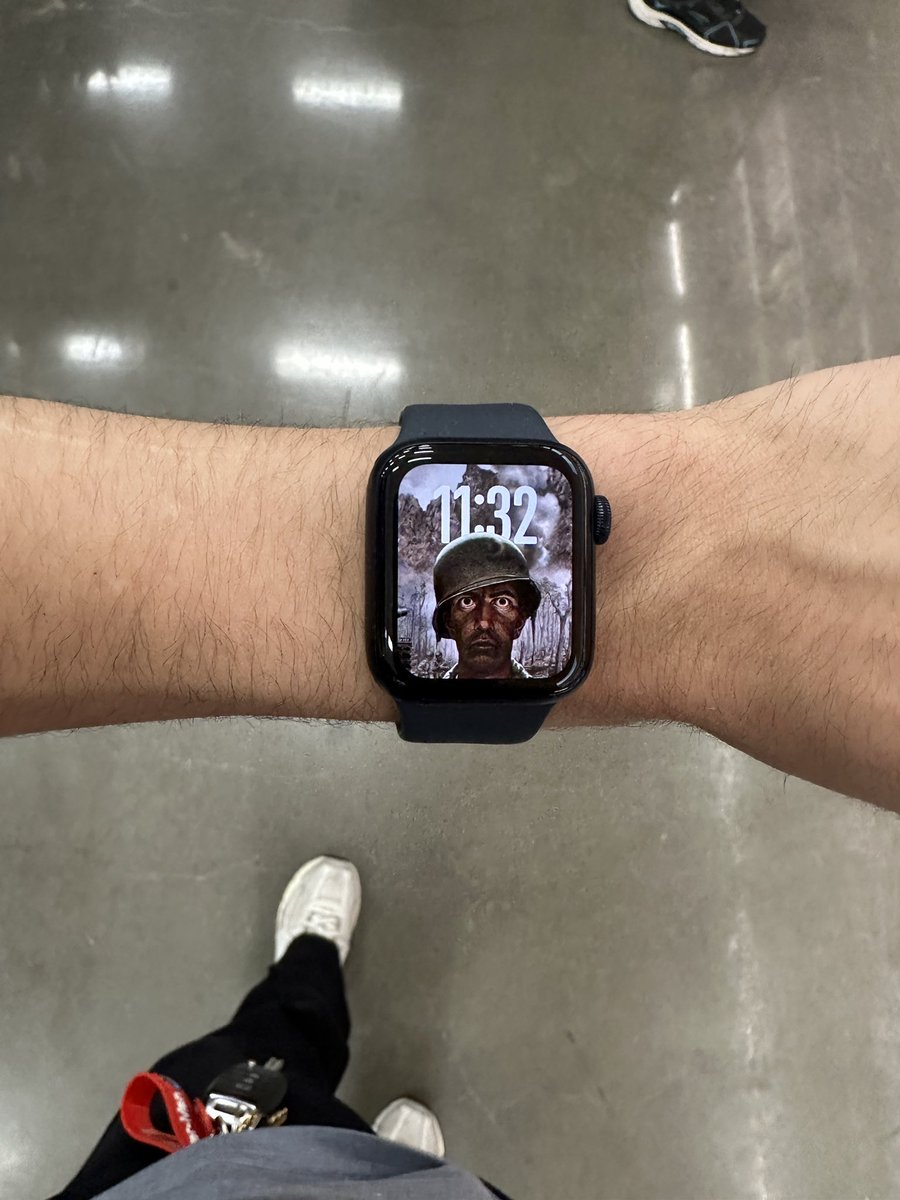 Jomancer's tweet photo. New Apple Watch https://t.co/yqlKJA78Bv