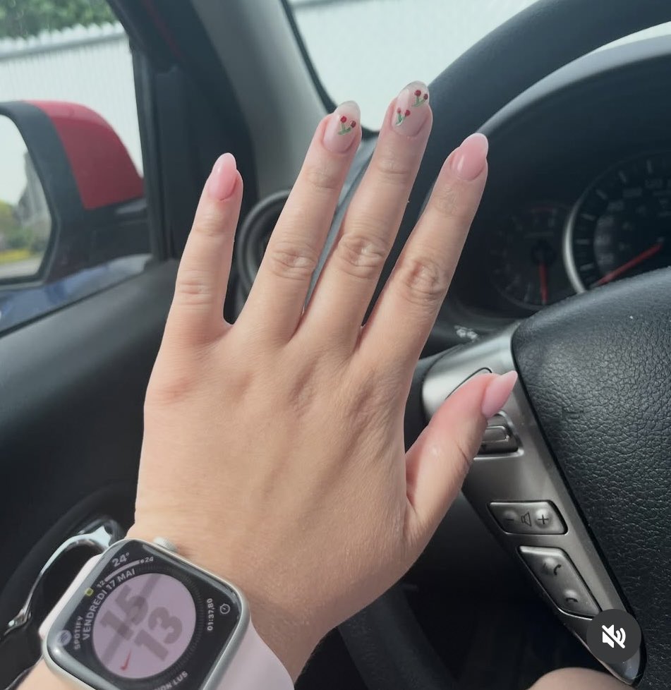 thewaitingame_'s tweet image. i loved these so much ☹️☹️💗💗💗💖
i want nails again so bad #sadlife