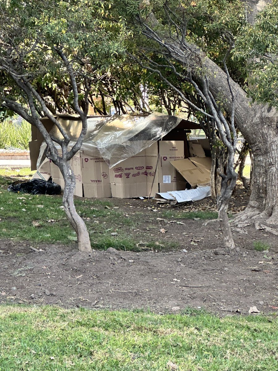 Así con la seguridad de <a href="/MuniNunoa/">Municipalidad de Ñuñoa</a>, RUCI en plena plaza al lado de la Muni! <a href="/sebastiansichel/">Sebastián Sichel</a>