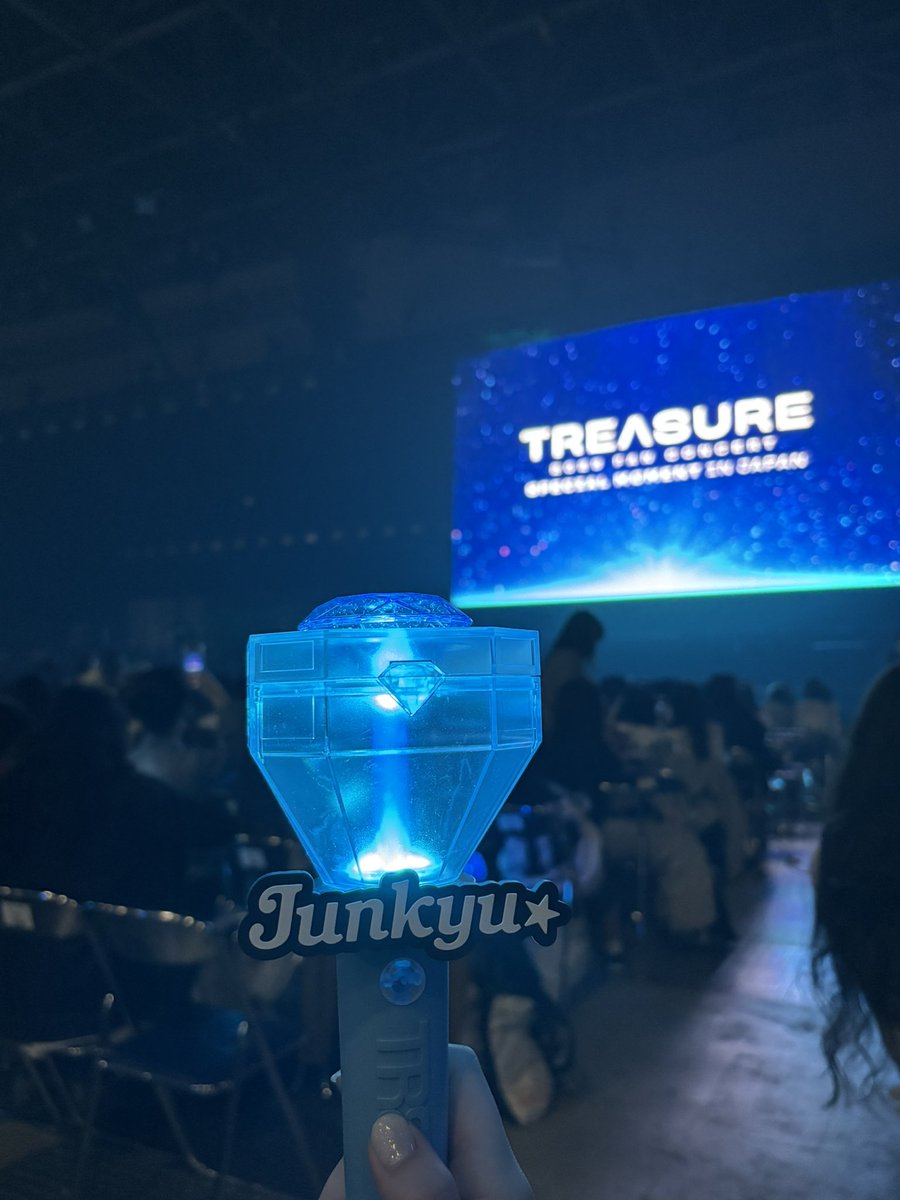 jyuluv_'s tweet photo. ジュンギュさんはトロッコ遠かったけど、ハルトの客降り鬼近だった^^
社会人なってバタバタだったけど一気に疲れ吹っ飛んだ😇 https://t.co/OVCF2P2Os0
