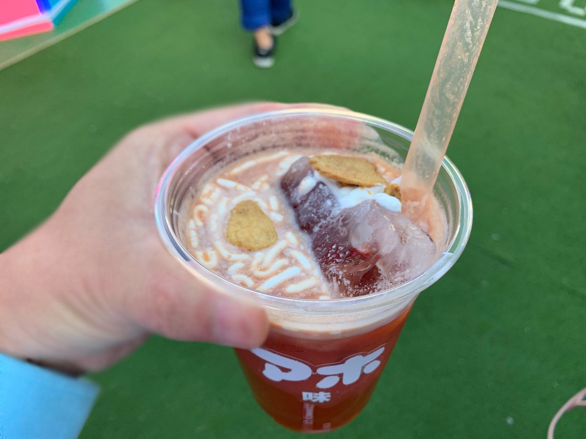 kiuka_homma's tweet photo. アホ味ドリンク「情熱のアホ」by パークマンサー。
唐辛子が効いたトマト野菜ジュースにクリームとフライドガーリックのトッピング。
#情熱のアホ #アホ味 #パークマンサー #脳汁スタンド #脳汁ジュース #悩殺ドリンク #下北線路街空き地 #下北沢 #brainjuice https://t.co/m0hnqYozUO