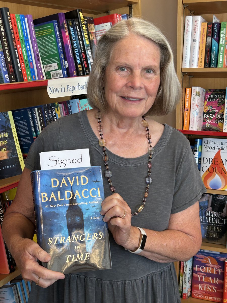 This Staff Pick Sunday, Molly recommends Strangers in Time by David Baldacci!

bookmarkbeach.com/staff-picks/mo…