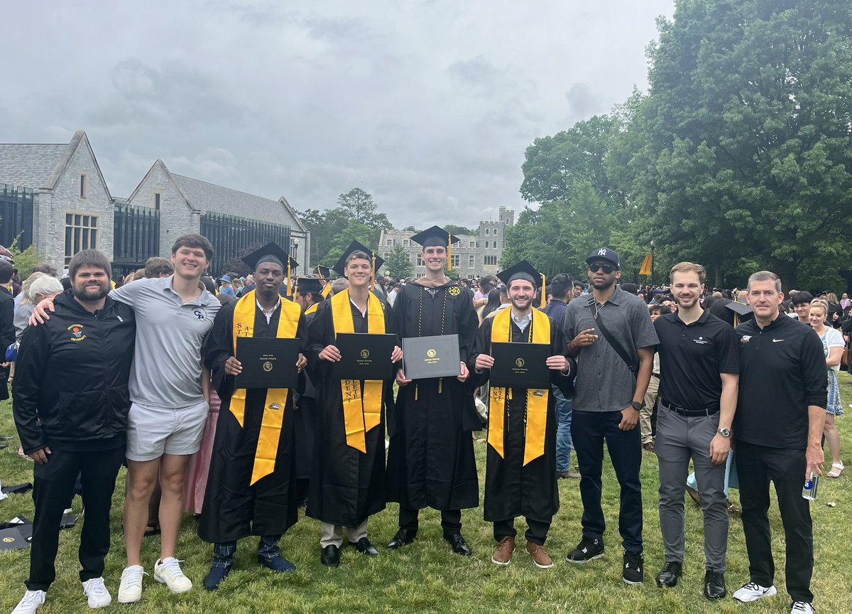 GoPetrelsMBBall's tweet image. Congrats to our seniors for graduating! Tyler will finish next semester and Perry next May (then med school).
Congrats also to Justin, who took a circuitous route, but came back and finished up. Proud of all these guys! Once a Petrel, always a Petrel!
#StayStormy | #GoPetrels