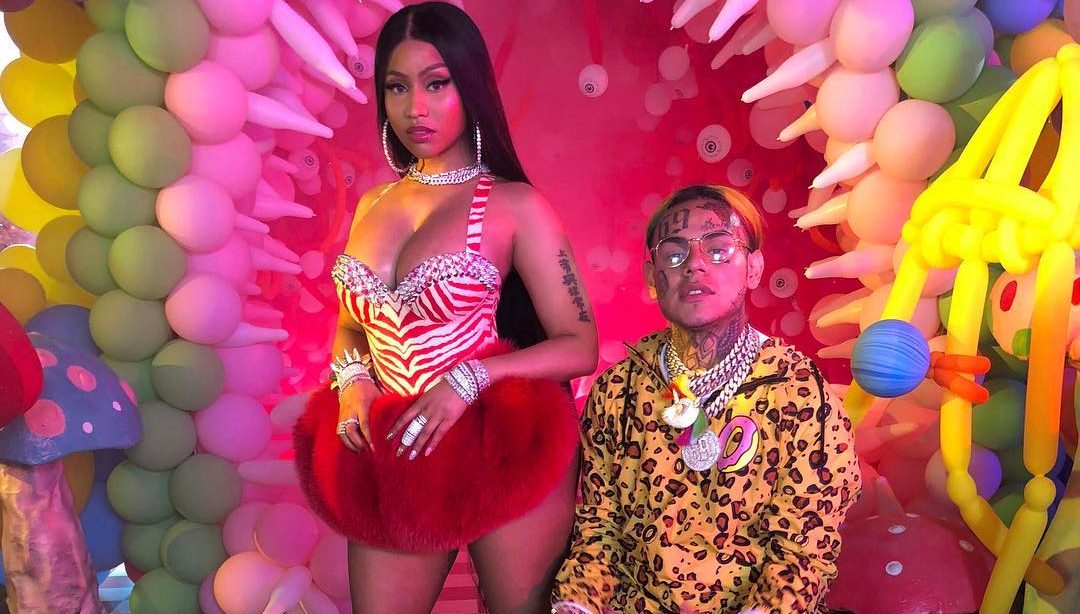 BALLF0RME's tweet photo. since super bass is a billion, we should focus on hey mama x fefe here’s the stats:

- hey mama: 919,454,268 
-fefe: 816,537,826

to tell another barbz:

-rt this post
-like and send this to others barbz

Here’s a link of the 2 songs 💕

https://t.co/Kdw9sO1ZPJ

#CALLINGALLBARBZ https://t.co/6tnhiiN5xC