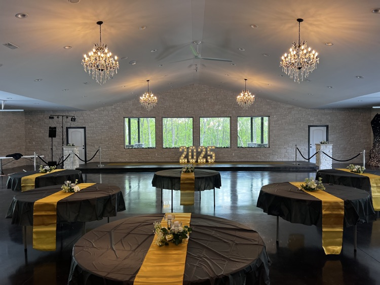 Clopton Junior Class is excited and ready to host “A night at the Gala” this evening at the new Central Park of Eolia venue! Promenade will start at 6:30!