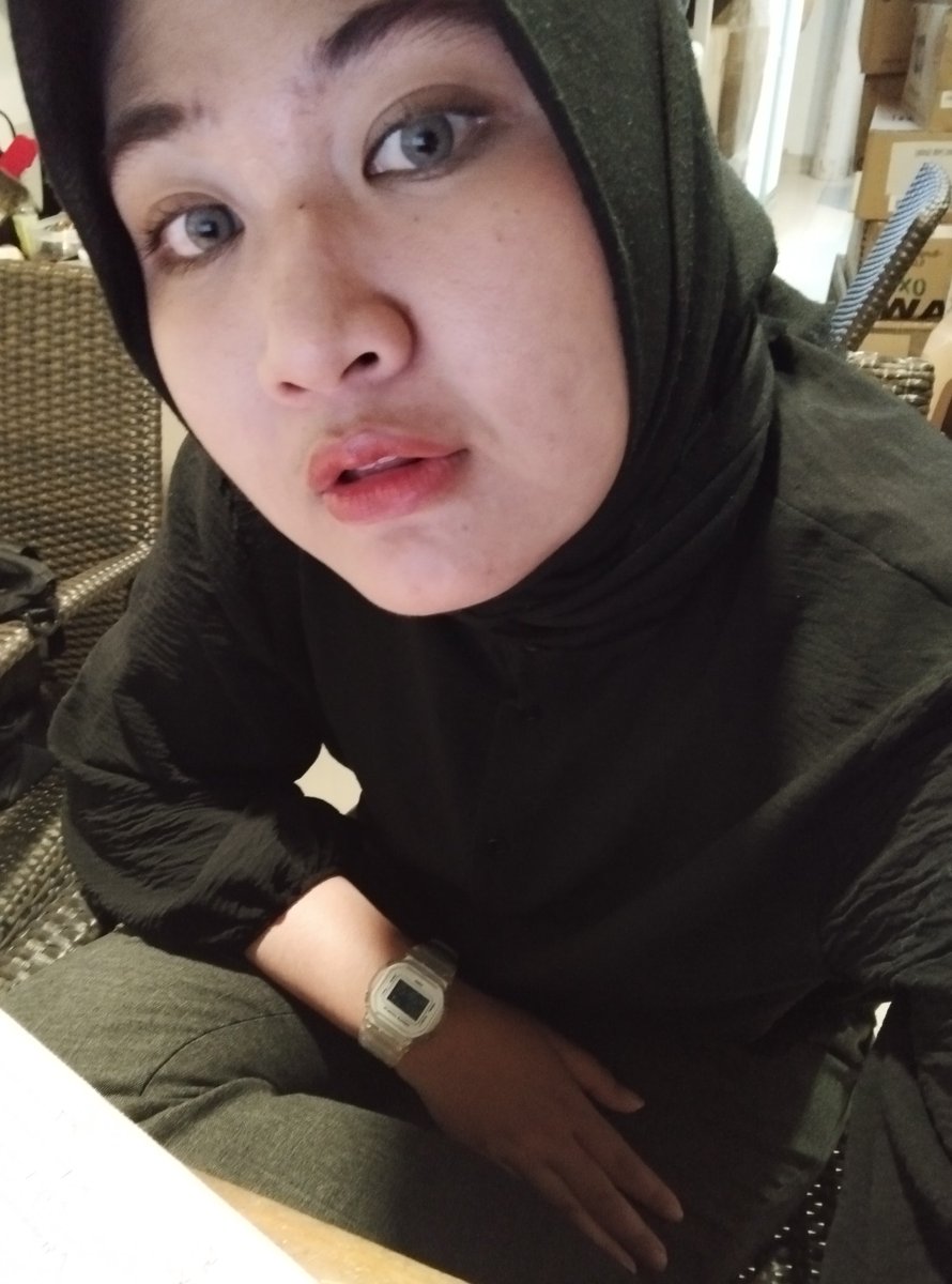 risa_original's tweet photo. Kangen juga petantang petenteng di gudang XXI 😭🤙 https://t.co/wOez0J2EnX