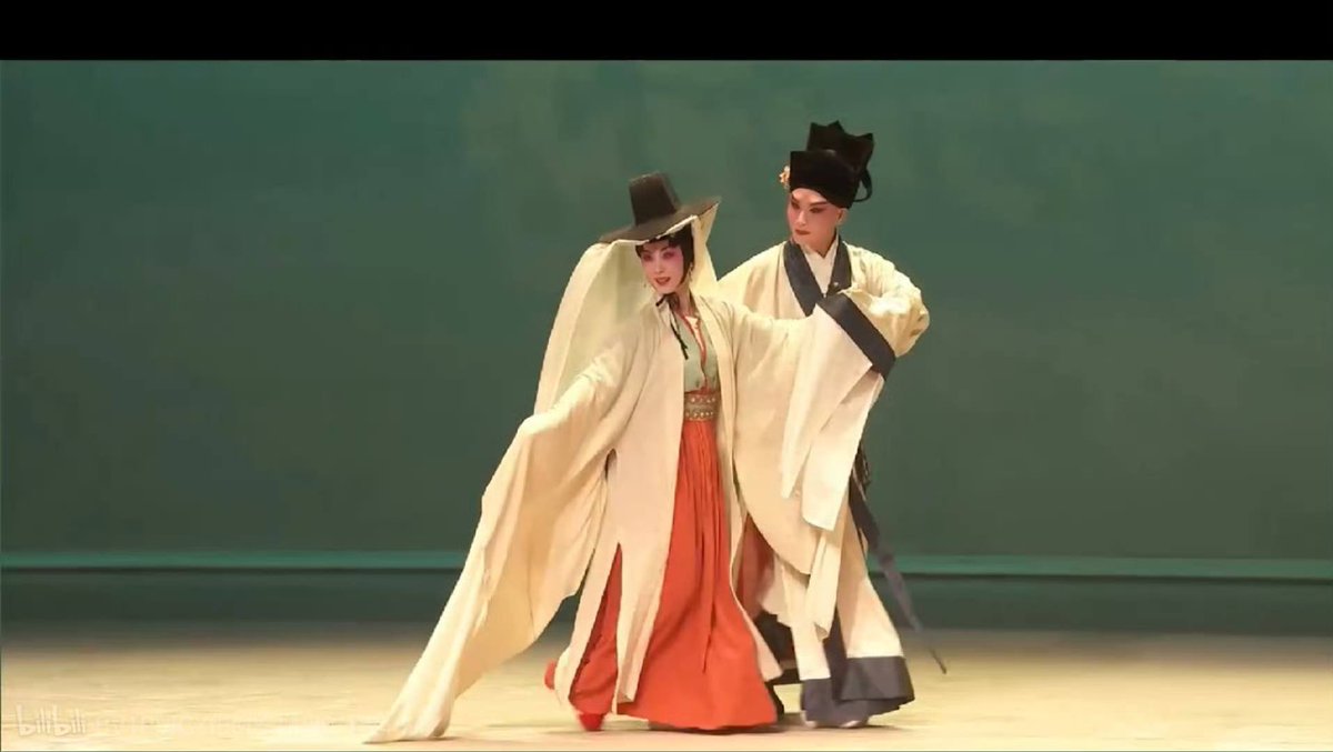 月初在南京国民小剧场的昆剧《竹林三昧》首演，现在戏曲的服化道也是越来越好了🥰