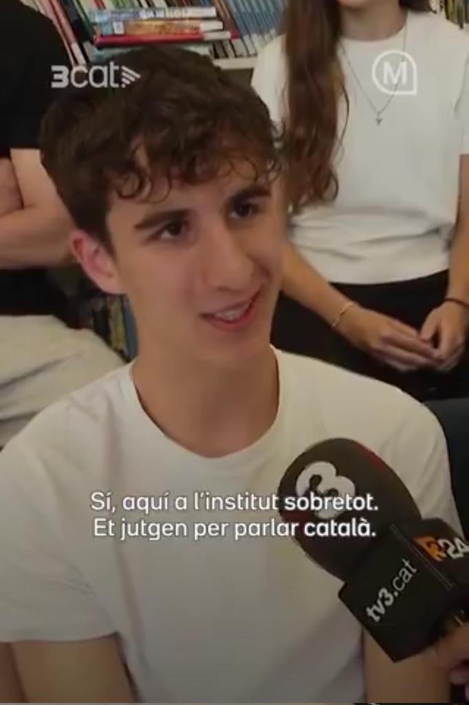 Els estudiants catalans pateixen racisme als instituts de Catalunya.

Hi ha algun polític que es vulgui posar les piles i els defensi?