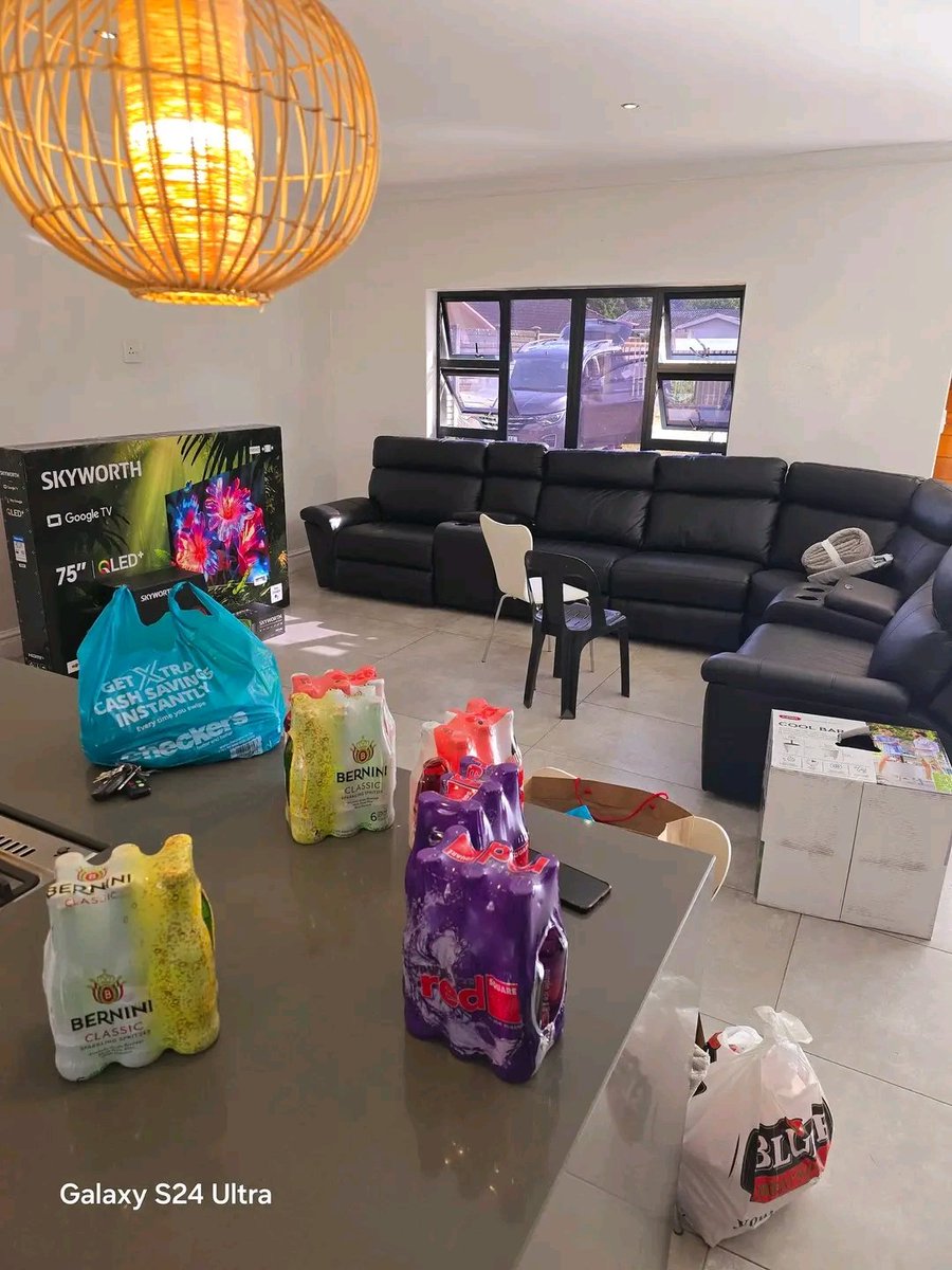 FixedCodes's tweet photo. Nice little shopping with my family ❤️❤️ https://t.co/HHIam26SD5