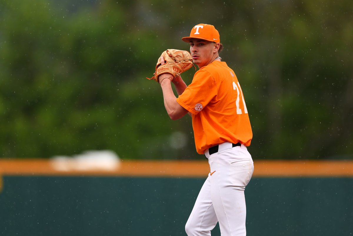 Vol_Baseball's tweet photo. T6 | Tanner Franklin coming on to relieve Kuhns after 4.2 solid innings from the freshman righthander. 

Two outs and nobody on here in the sixth. Tigers lead is 4-0 after a solo HR earlier in the inning.

📺 https://t.co/a8k7scJtbY (SECN+)

#GBO // #BeatAuburn https://t.co/KglaFenYJ1
