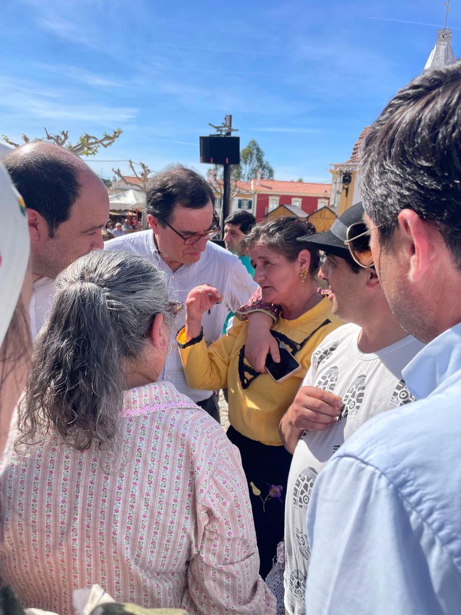 CPD_PSD_PTG's tweet photo. Castro Almeida, cabeça de lista da AD – Coligação PSD/CDS por Portalegre, esteve em Marvão, onde se reuniu com o presidente da Câmara Municipal, Luís Vitorino, durante a Festa de São Marcos, em Santo António das Areias.

#Legislativas2025 #CastroAlmeida #AD #PortugalNãopodeParar https://t.co/OA0kfdA1RE