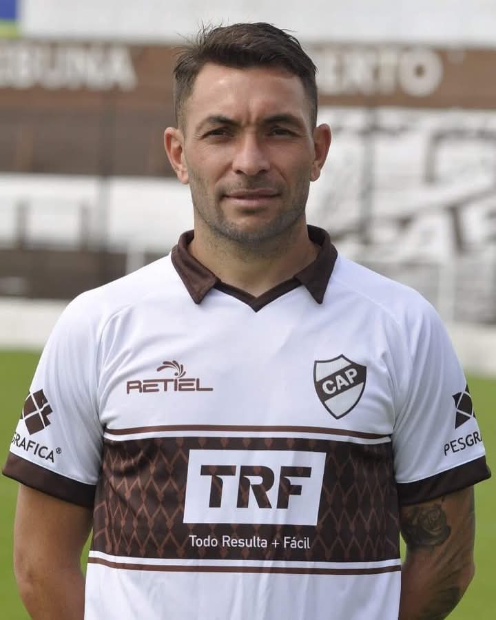 💪🎉 ¡Muy feliz cumpleaños para Hernán Lamberti!

⚽️ 5️⃣ Mediocampista que fue parte del ascenso 2018 y 2021 en el club y hoy es el coordinador de las divisiones inferiores

#SiemprePlatense🤎