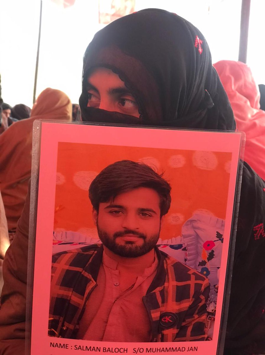 Sadia_Balochh's tweet photo. ہم ایک نہ ختم ہونے والے کرب میں سانس لے رہے ہیں۔ ہر بار جب جبری لاپتہ افراد کی مسخ شدہ لاشوں یا کسی جعلی انکاؤنٹر کی خبر سنتے ہیں، تو ہمارے وجود پر لرزہ طاری ہو جاتا ہے۔ یہ خبریں محض الفاظ نہیں ہوتیں، بلکہ ہمارے دل پر وار کرتی ہیں، ہمارے زخموں کو اور گہرا کر دیتی ہیں۔ https://t.co/NYi5z8fcyh