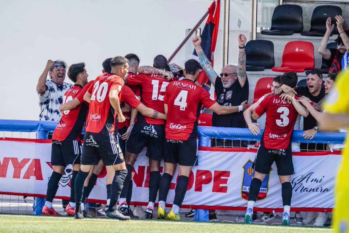 sdformentera's tweet photo. 𝗟𝗔 𝗚𝗥𝗔𝗡 𝗙𝗜𝗡𝗔𝗟

El Formentera i el Poblense es jugaran el campionat a la darrera jornada de Lliga, aquest proper diumenge 11 de maig a Formentera.

Qui guanyi serà campió de Lliga i tindrà dret a pujar a 2aRFEF i a participar a la Copa del Rei. 

Us hi esperam!!!❤️🖤 https://t.co/6T3KE9KlzG