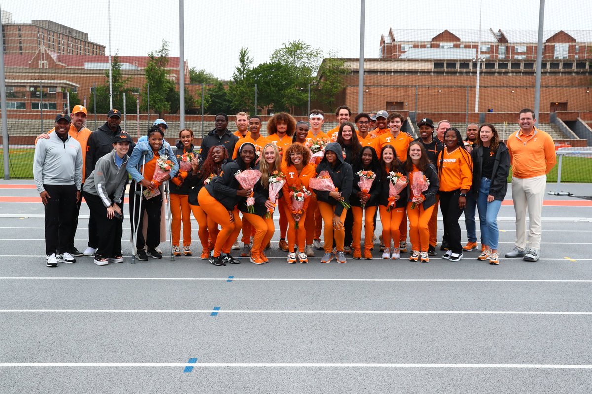 THANK YOU SENIORS 🧡🤍🩵