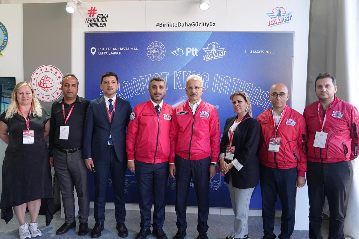 Ulaştırma ve Altyapı Bakanımız Sayın <a href="/a_uraloglu/">Abdulkadir URALOĞLU</a>’nu, #TEKNOFEST2025’teki standımızda misafir etmekten büyük mutluluk duyduk.
Dijitalleşen hizmet altyapımızı ve teknoloji odaklı projelerimizi inceleyen ve standımızda hatıra fotoğrafı çektiren Sayın Bakanımıza ziyaretleri için